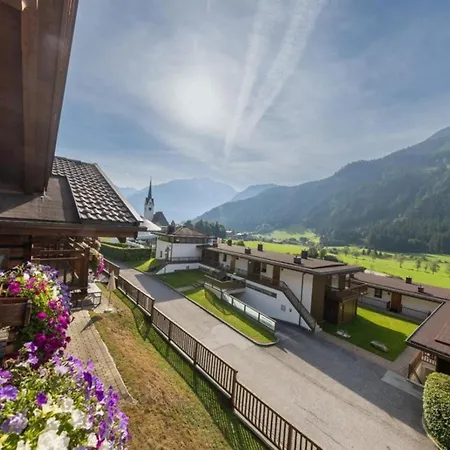 Semesterbostad Schoeneben Hochfeld Huette Wald im Pinzgau