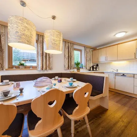 Schoeneben Hochfeld Huette *